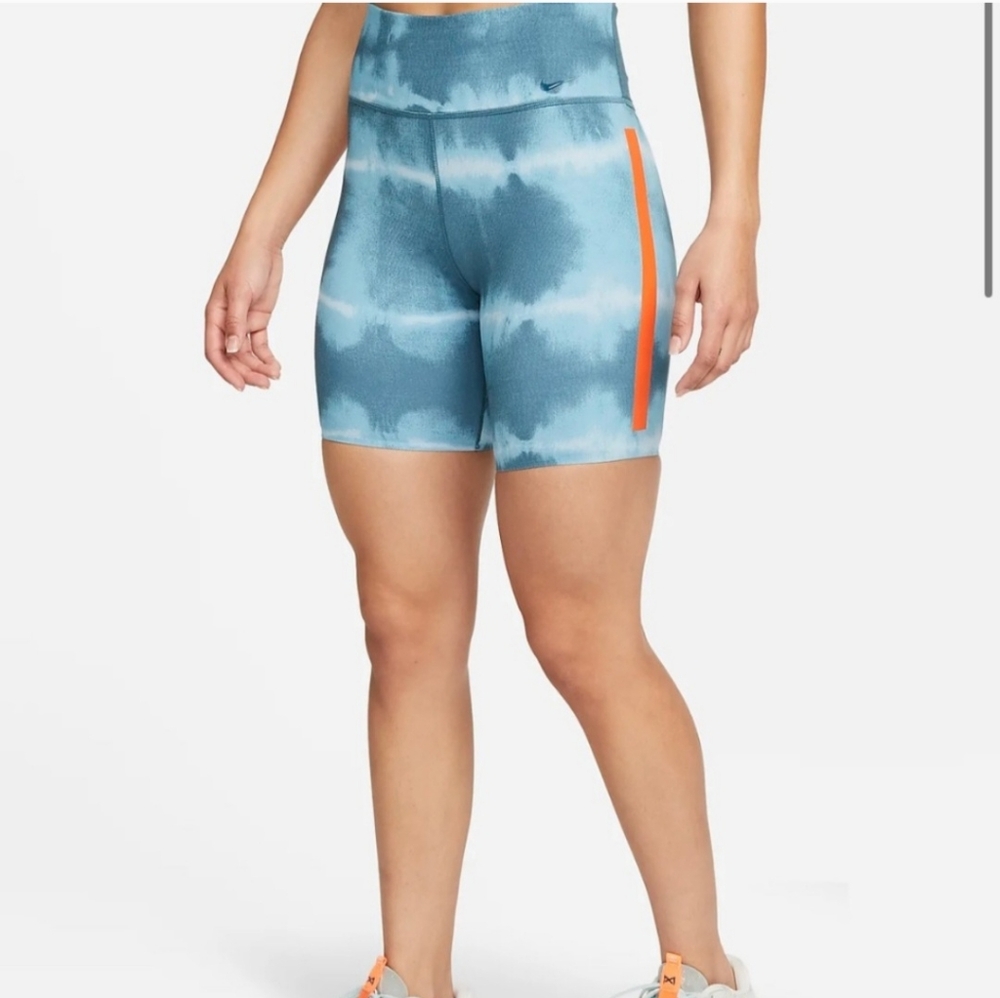 NWT Nike Plus Size One Luxe Training Spandex shorts, 2X